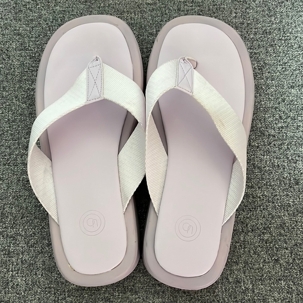 UO Capri Thong Sandal